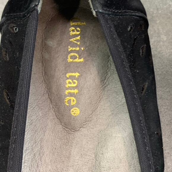 DAVID TATE Women's Narrow Black Leather Proud Perforated Cushioned Pumps SZ 8.5N - Picture 8 of 10